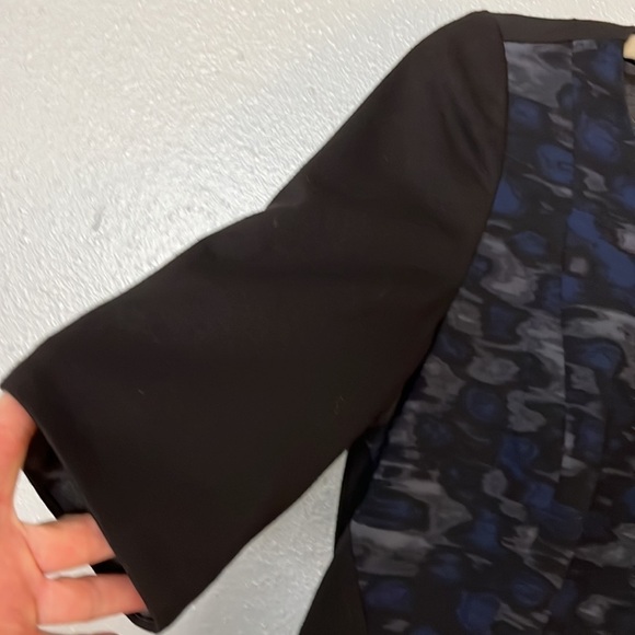 Tahari black and navy blue dress. Size 2 - Picture 5 of 8